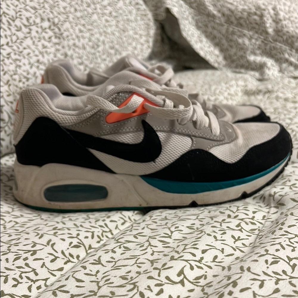 Nike Black and White Sneakers with Iconic Air Max Cushioning